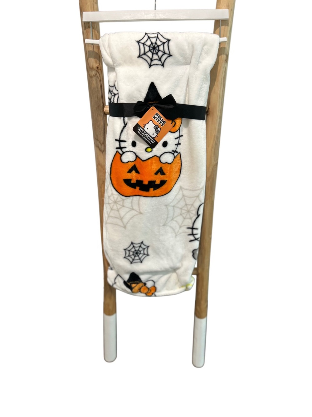 NWT Hello Kitty Halloween Pumpkin Plush Throw Blanket 50x70 White Orange